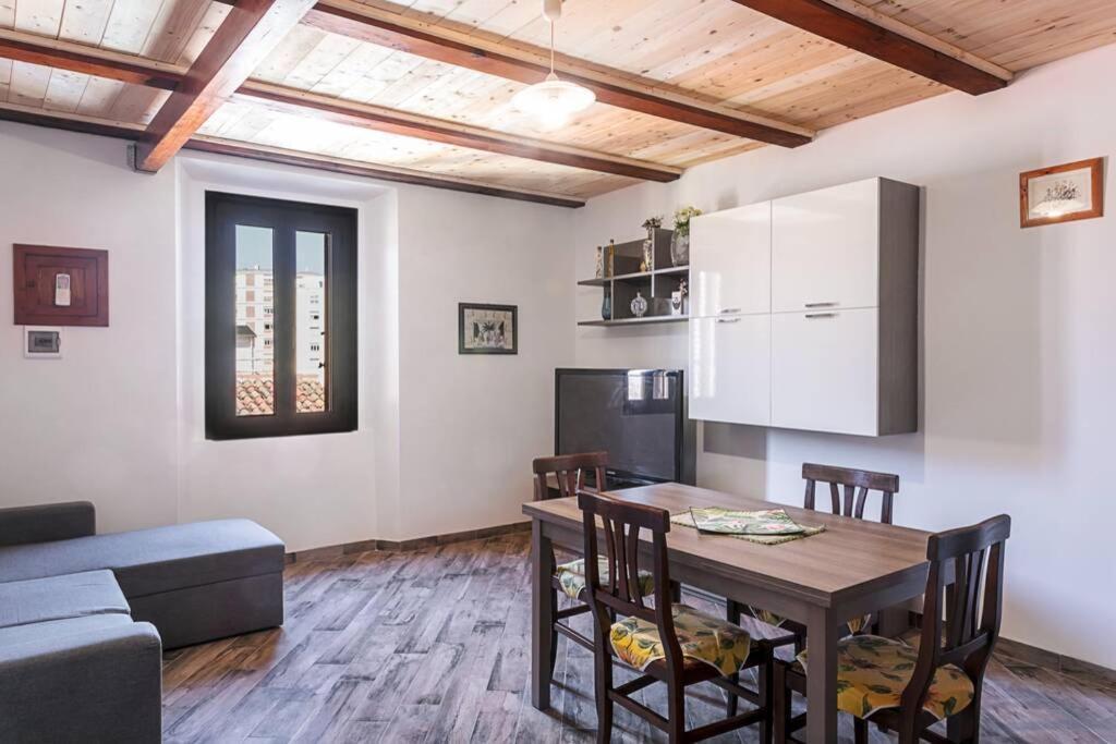 Roman Ruins - Elegant Apartment ออลเบีย ภายนอก รูปภาพ